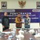Foto : Penghargaan WTP diserahkan langsung oleh Kepala Perwakilan BPK Jawa Barat, Eydu Oktain Panjaitan, kepada Bupati Subang Reynaldy Putra Andita.