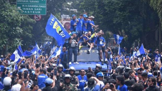 Minggu, 25 Mei 2025, ribuan Bobotoh memenuhi jalanan Kota Bandung
