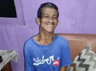 Enjang Taryana, kini berusia 54 tahun, hidup dalam keterasingan sosial dan ekonomi di tanah kelahirannya sendiri.