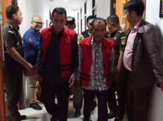Kejaksaan Tinggi Jawa Barat (Kejati Jabar) resmi menahan tiga petinggi Bank Perkreditan Rakyat (BPR) Karya Remaja Indramayu (KRI) atas dugaan korupsi penyaluran kredit fiktif senilai Rp 139,6 miliar. (Foto: Dok Humas Kejati).