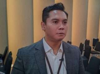 Kepala OJK Cirebon, Agus Muntholib.