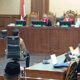 Mantan Hakim Mahkamah Konstitusi (MK), Dr. Maruarar Siahaan, sebagai saksi ahli dalam sidang perkara dugaan suap dan perintangan penyidikan kasus Harun Masiku. Sidang berlangsung di Pengadilan Tipikor Jakarta Pusat, Kamis (19/6/2025).