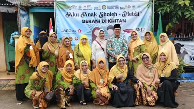 Pimpinan Cabang Aisyiyah (PCA) Cibitung, Kabupaten Bekasi, menyelenggarakan kegiatan bakti sosial berupa khitanan massal dan donor darah.