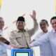 Presiden RI Prabowo Subianto menekan tombol sirine sebagai tanda dimulainya pembangunan ekosistem industri baterai kendaraan listrik terintegrasi di Karawang, Minggu (29/6/2025).