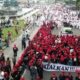 Foto: Ribuan buruh dari berbagai daerah mengepung kawasan Patung Kuda, Jakarta Pusat.