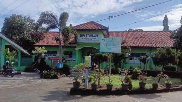SMP Negeri 3 Tirtajaya, Kabupaten Karawang, Jawa Barat.
