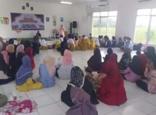Tanpa tenda megah, namun penuh makna. Ummu Hamdah kembali melepas santri dengan bekal akhlak, ilmu, dan tekad kuat untuk menghadapi dunia nyata.