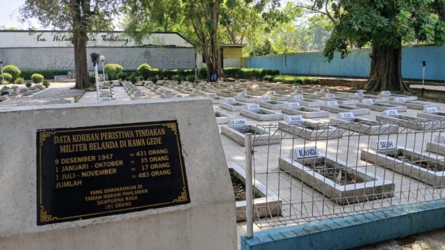 Tragedi pembantaian Rawagede yang terjadi pada 9 Desember 1947 menyebabkan terbunuhnya sedikitnya 431 warga sipil yang tidak bersenjata.