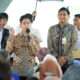 Wakil Presiden Gibran Rakabuming Raka berbincang dengan warga penerima manfaat saat meninjau proyek Kampung Nelayan Sejahtera di Desa Eretan Kulon, Indramayu, Jawa Barat, Jumat (21/6/2025).