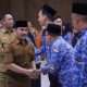 Bupati Bekasi Ade Kuswara Kunang melantik sejumlah 56 jabatan fungsional di lingkungan Pemkab. Bekasi, dihadiri Wakil Bupati Bekasi Asep Surya Atmaja. Bertempat di Aula KH. Noer Ali, Gedung Bupati, Cikarang Pusat. Senin (28/07/2026).