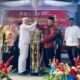 Camat Sukawangi Parno Martono, menyerahkan tropi juara umum MTQ kepada Kepala Desa Sukamekar.