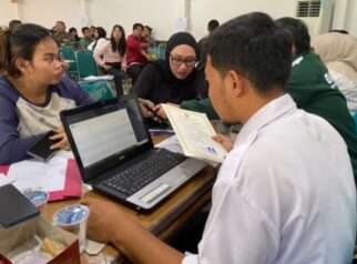 Ilustrasi layanan helpdesk guna membantu peserta Sistem Penerimaan Murid Baru (SPMB) Dinas Pendidikan Kabupaten Bogor