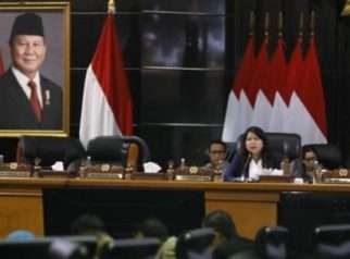 DPRD DKI dan TAPD mulai bahas KUA-PPAS APBD 2026 senilai Rp94,85 triliun. Ima Mahdiah minta belanja barang dan jasa lebih efisien agar dana bisa dialihkan untuk kebutuhan mendesak warga seperti penanganan banjir dan kemacetan.